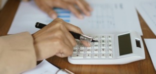 Як змінюється ставлення до грошей після 40