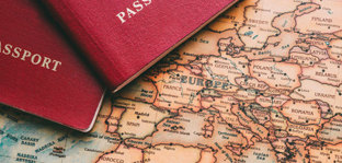 «Вам тут не раді»: як Європа закривається від росіян