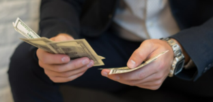 Що робити з великою сумою грошей після продажу квартири, авто чи бізнесу