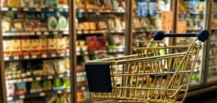 Сколько стоит базовый продуктовый набор в Украине и ЕС