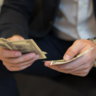 Що робити з великою сумою грошей після продажу квартири, авто чи бізнесу